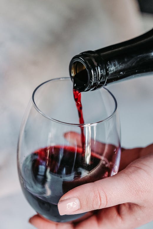 Verre de vin rouge des vendanges 2023